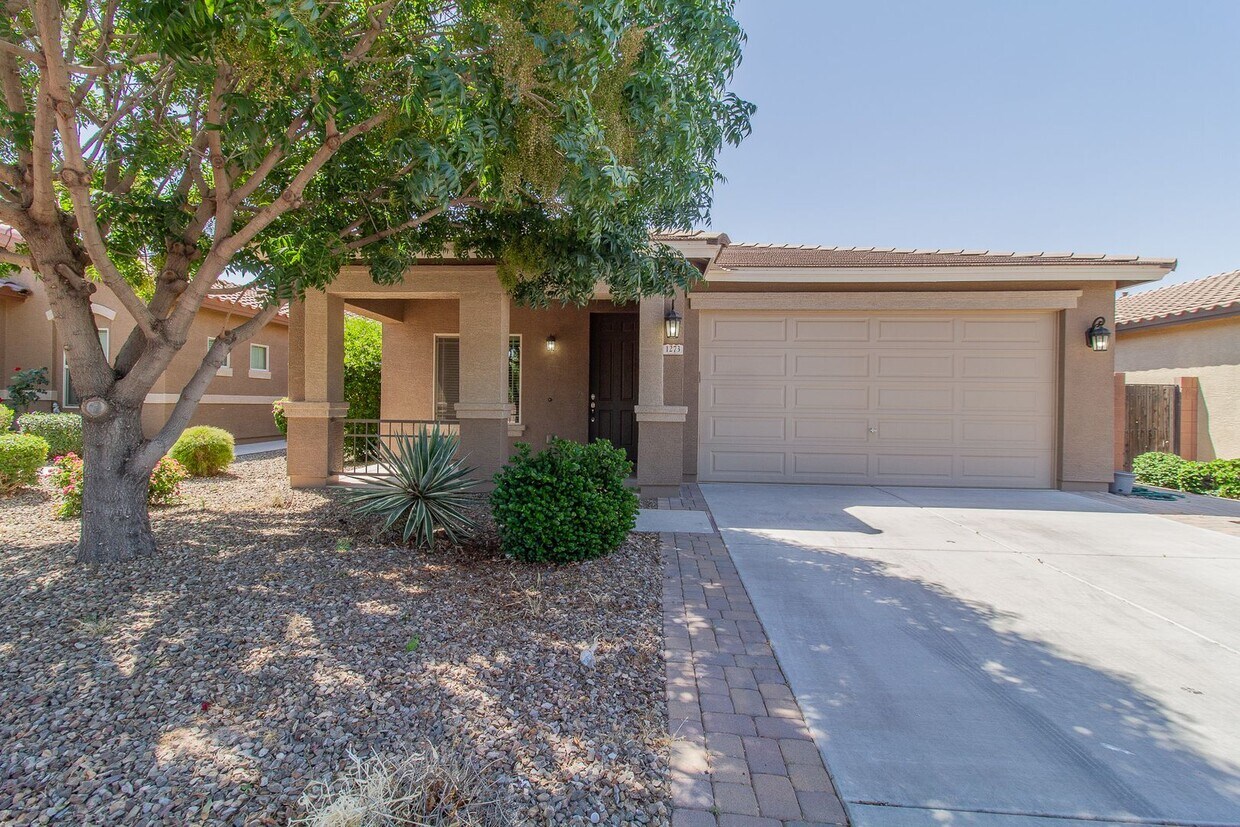 Primary Photo - Ironwood Crossing 3 Bed/2 Bath with Sparkl...