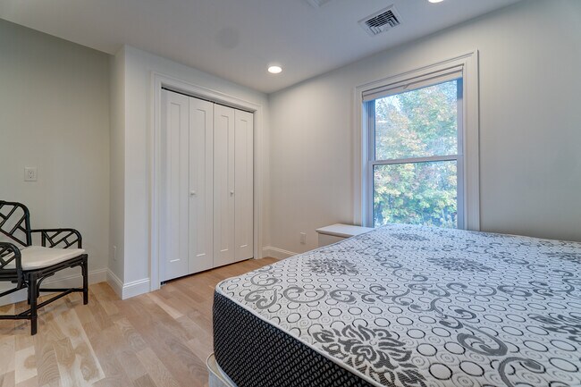 Foto del edificio - 67 Winchester Ave