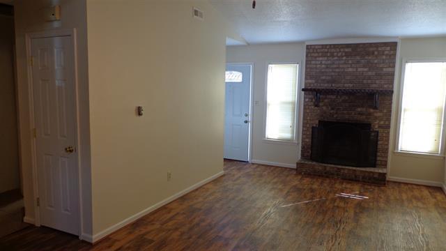 Building Photo - Cozy 2 Bedroom, 2 Bathroom Duplex - 101 Ga...