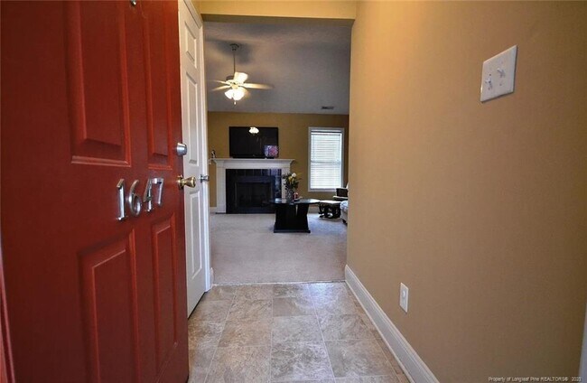Building Photo - 1647 Hazelhurst Dr