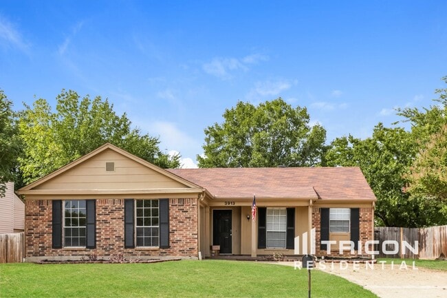 Building Photo - 3913 Manzinita St