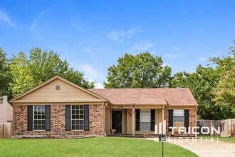 Building Photo - 3913 Manzinita St