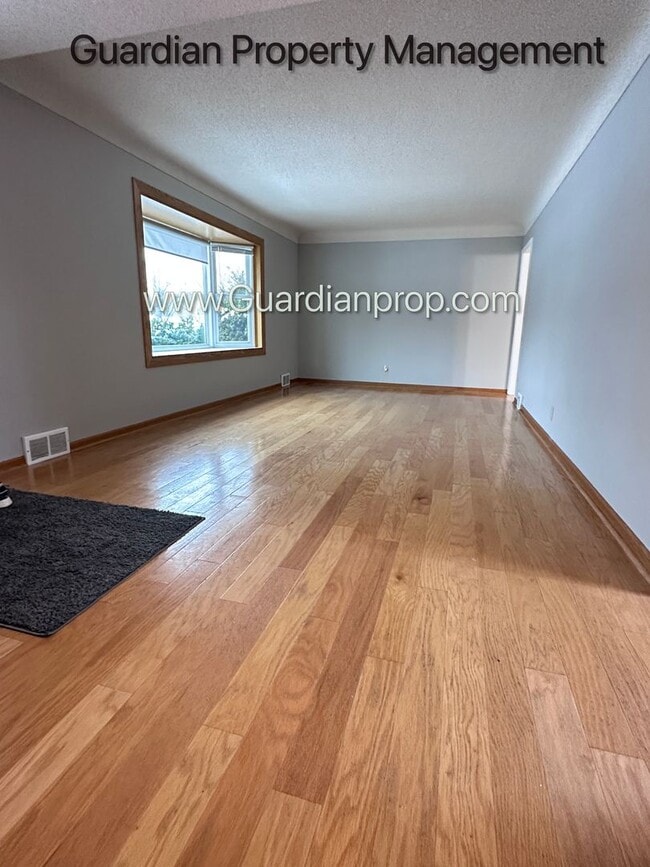 Foto del edificio - Richfield Single Family Home, Fenced Yard, 2 Car Garage, Dishwasher