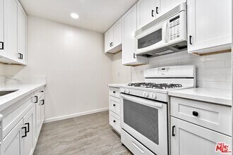 Building Photo - 525 S Berendo St