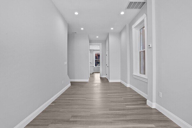 Building Photo - 2205 S 11th St