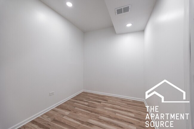 Foto del edificio - 3140 N Kimball Ave