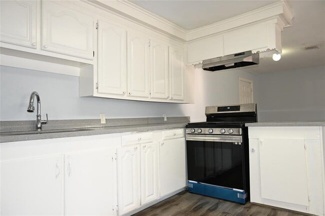 Building Photo - 3502 Mainer St