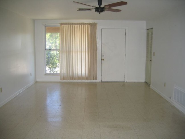 Foto del edificio - 10070 Hayes St