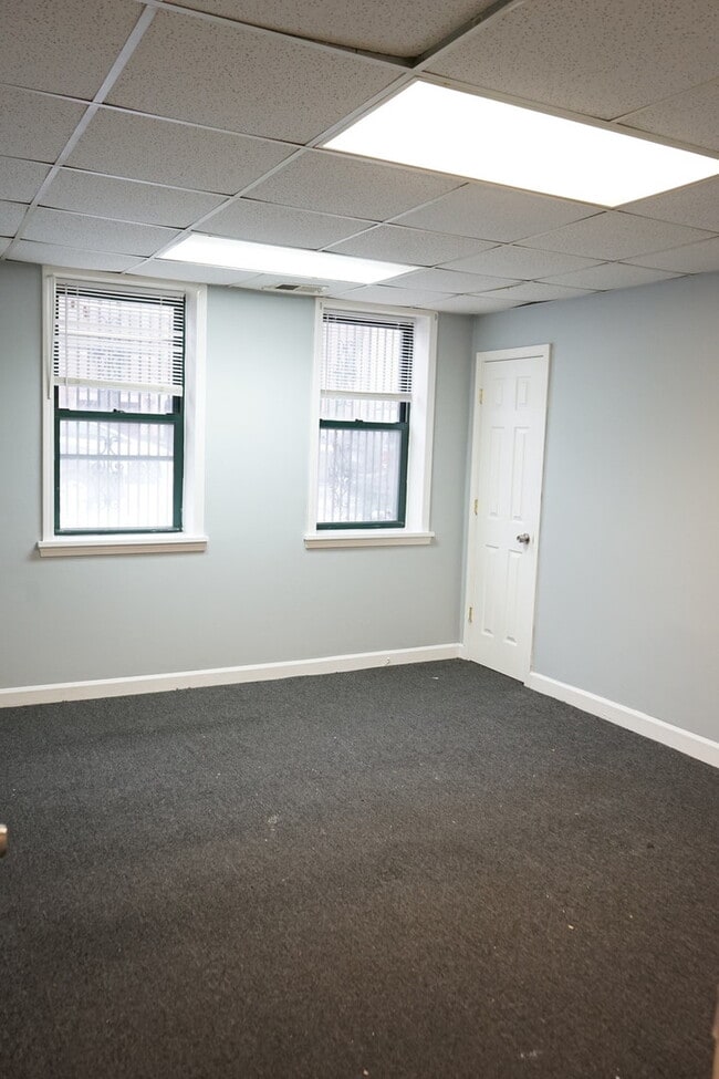 6905 S Paxton Ave, Chicago, IL 60649 House for Rent in Chicago, IL