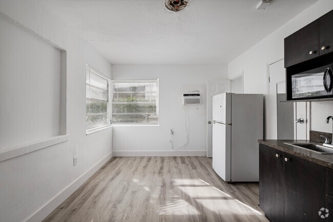 Ejemplo de estudio en el 1er piso - 420 78th St