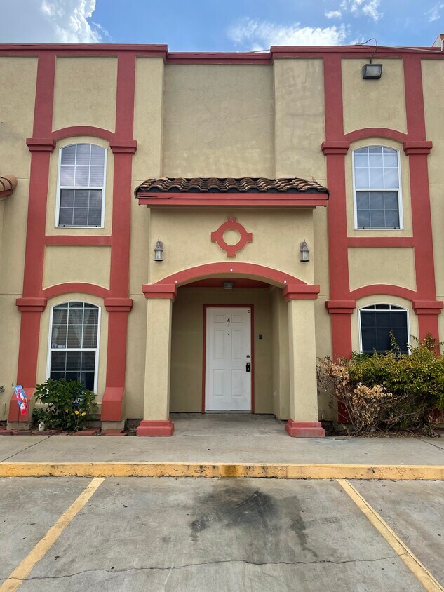1020 Dickey Ln Unit 04, Laredo, TX 78043 Condo for Rent in Laredo, TX