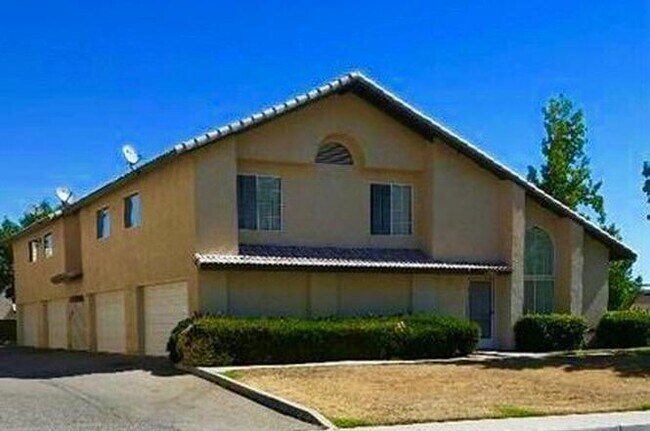 Foto del edificio - 1649 Pine Ct