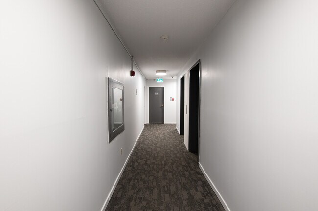 Building Photo - 401 West Street North