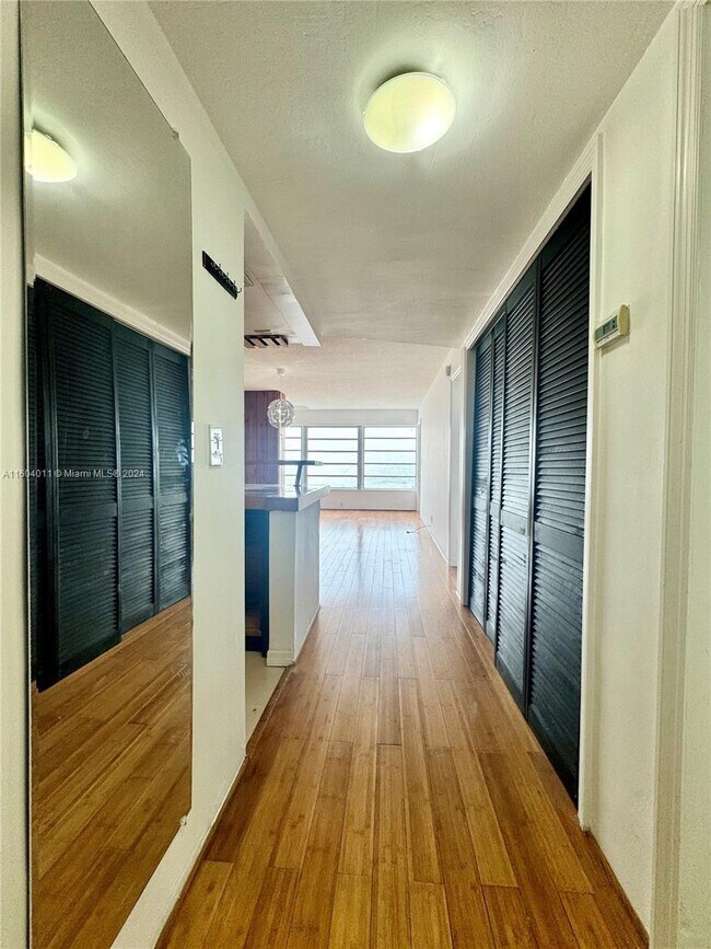 Foto del edificio - 1400 NE 169th St