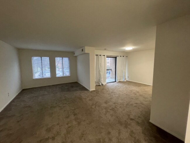 Foto del edificio - 5821 Edson Ln