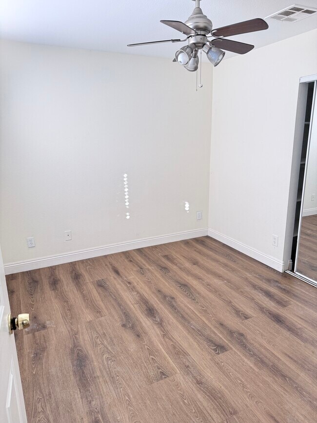 Foto del edificio - 1025 Edith Ave