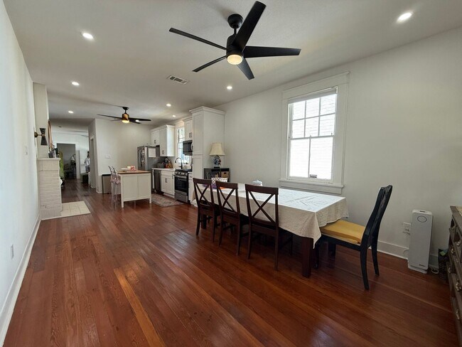 Foto del edificio - 1528-1528 Hillary St