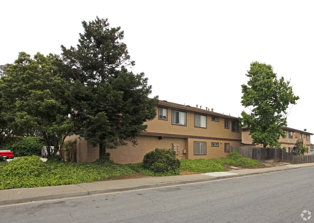 Building Photo - 25 Massa St