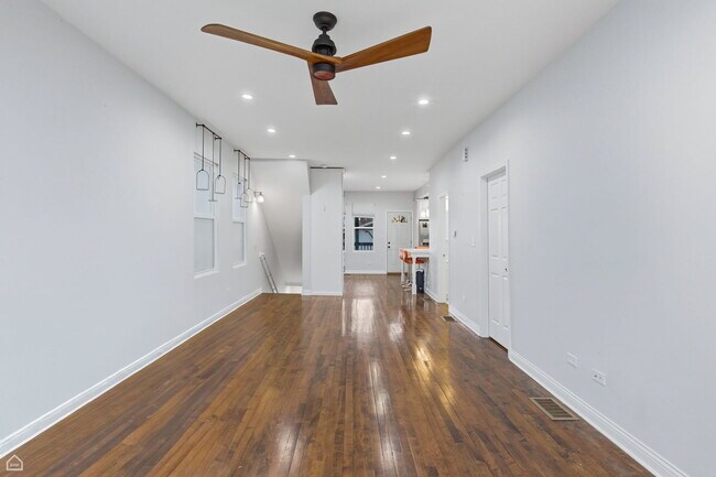 Foto del edificio - 4151 W Fullerton Ave