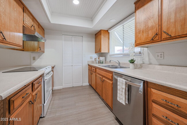 Building Photo - 8737 E Solano Dr