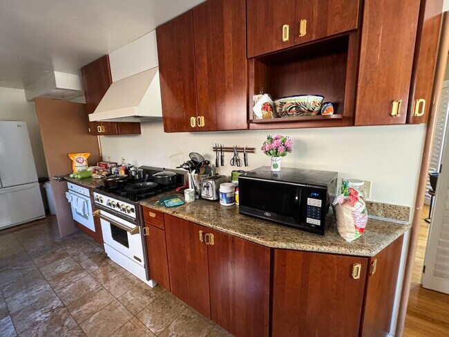Foto del edificio - 2710 Belrose Ave