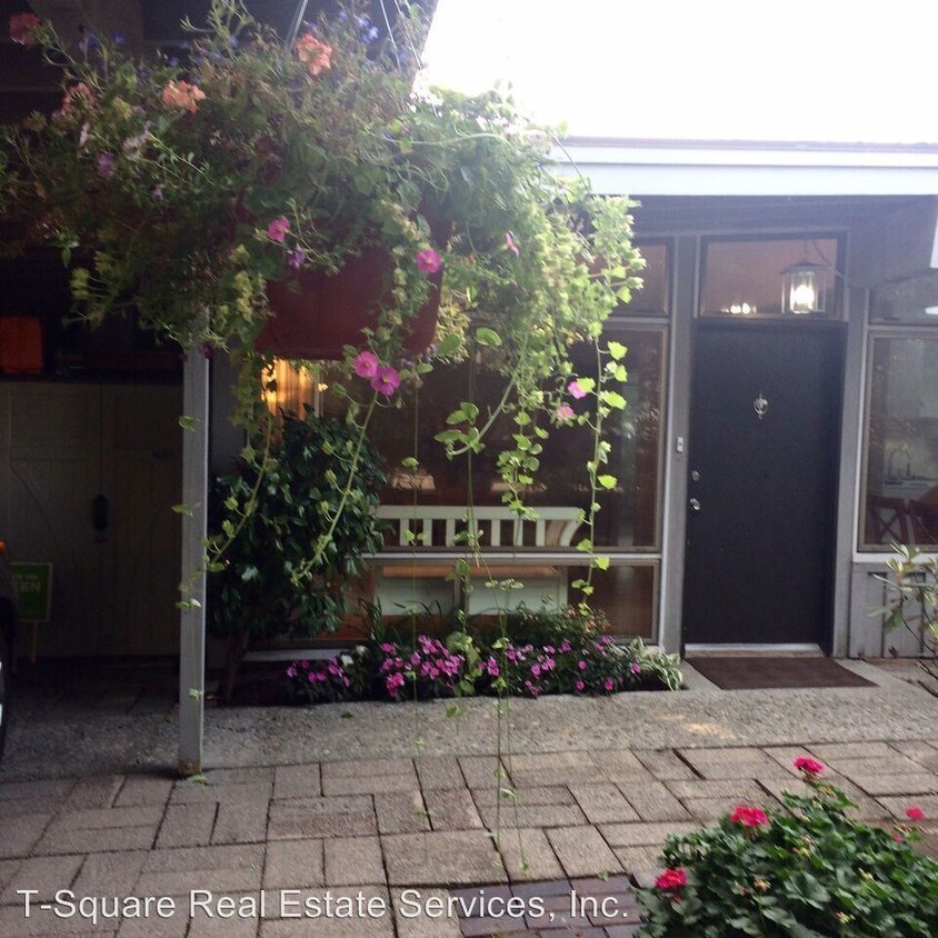 Primary Photo - 3 br, 1 bath House - 9820 NE 26th St