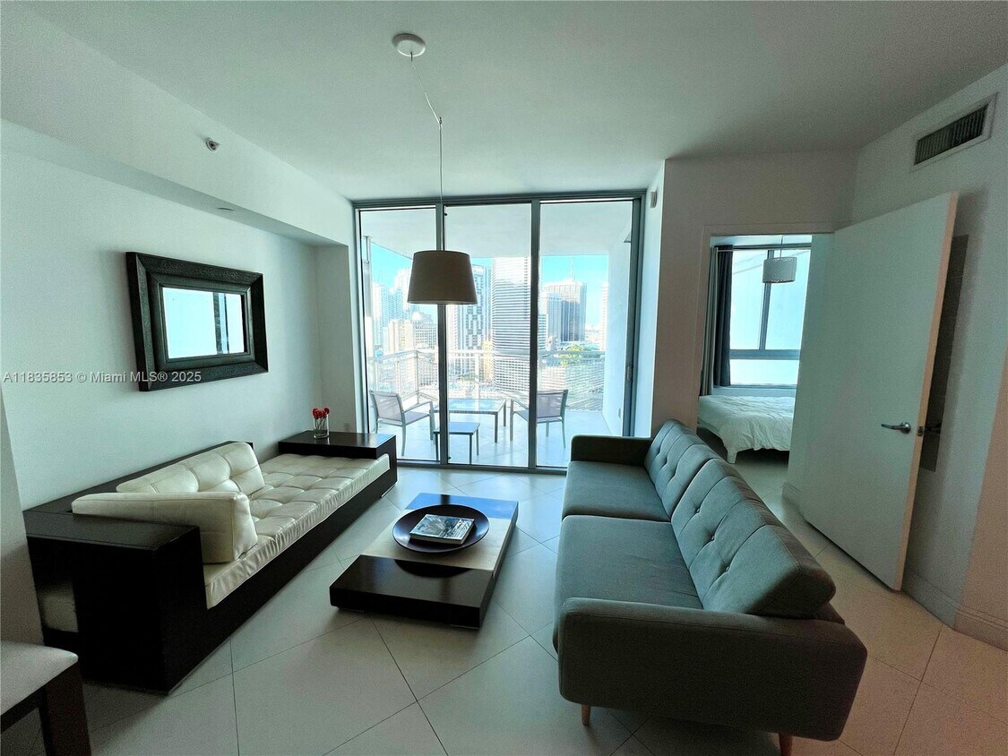 Foto principal - 350 S Miami Ave