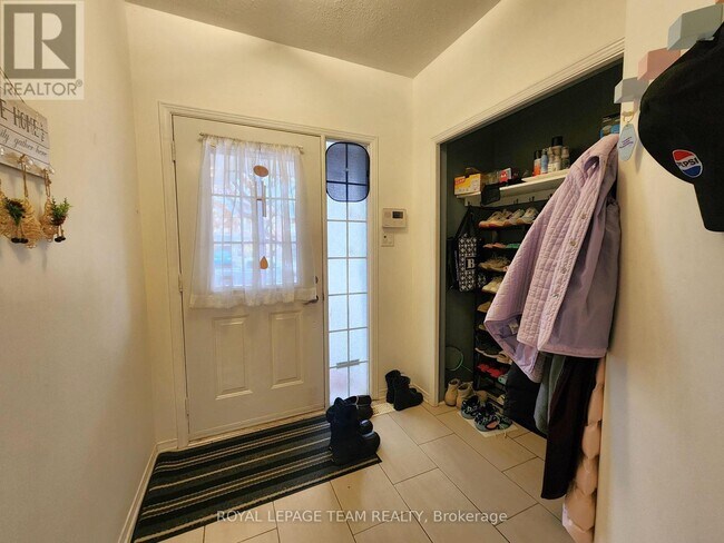 Photo du bâtiment - 1312 Halton Terrace