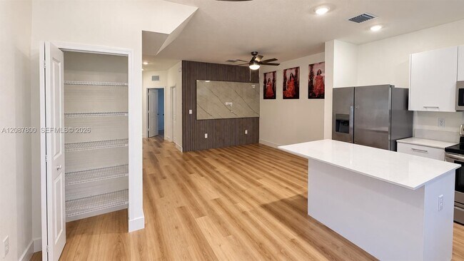 Foto del edificio - 12086 NW 24th Pl