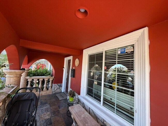 Building Photo - 4 bed 3 bath plus 2 Extra Bonus Rooms with full bathroom in the back yard