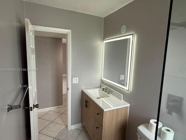 Foto del edificio - 5870 NW 16th Pl