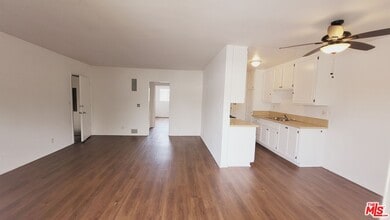 Building Photo - 818 7th St