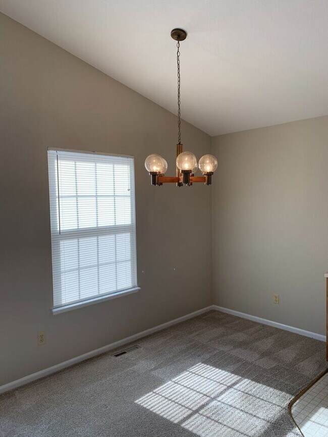 Foto del edificio - Lovely 2 Bedroom 2 Bathroom Home!