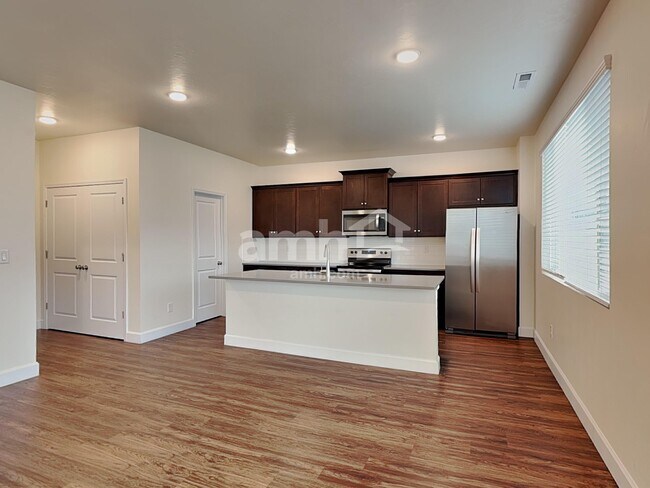 Foto del edificio - 884 N Garnet Creek Ave