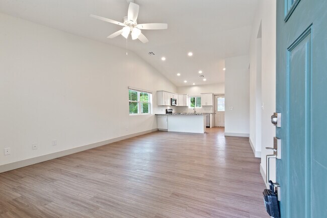 Building Photo - 123 S 200th E Ave