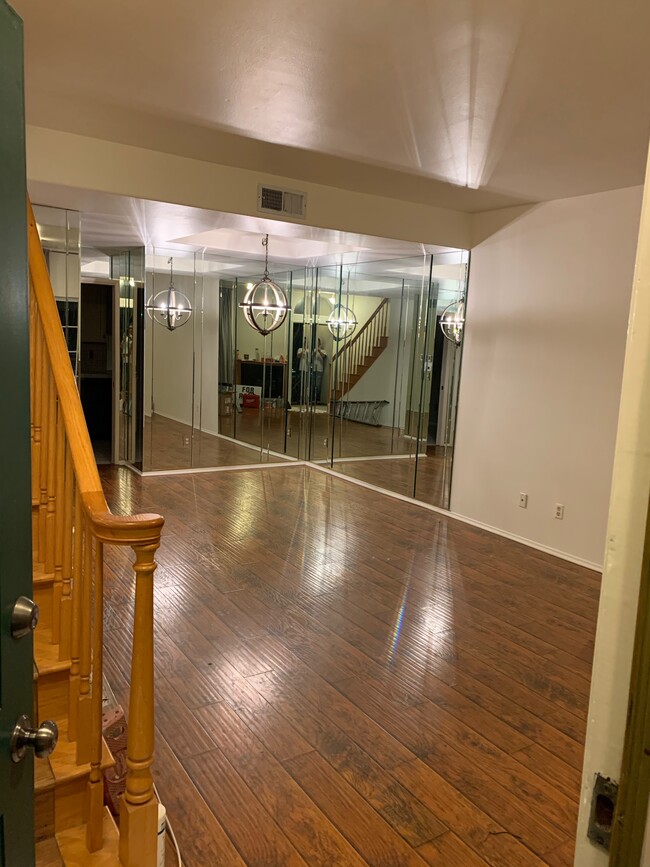 Foto del edificio - 5145 Yarmouth Ave