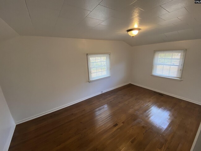 Building Photo - 1031 Bluebird Dr