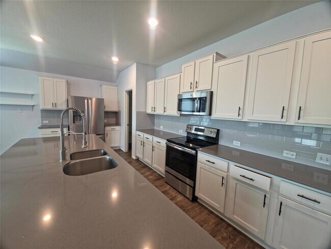 Building Photo - 746 Carol Dr