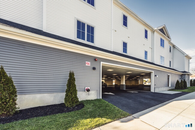 Foto del edificio - 783 Kings Hwy E