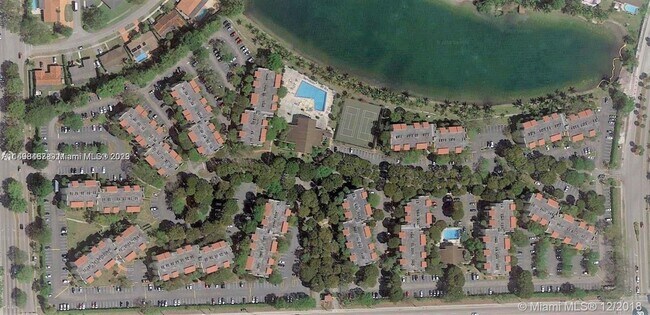 Foto del edificio - 14415 N Kendall Dr