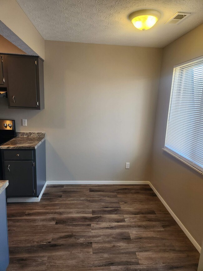 Comer en la cocina - 3196 Chateau Morse Ct