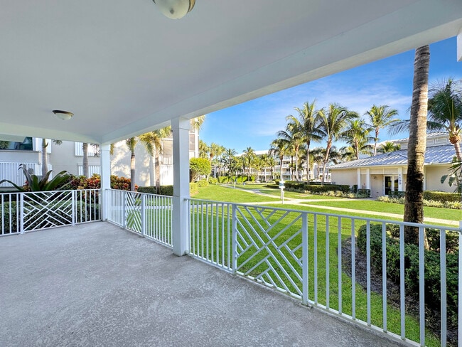 Foto del edificio - 312 Bay Colony Dr N