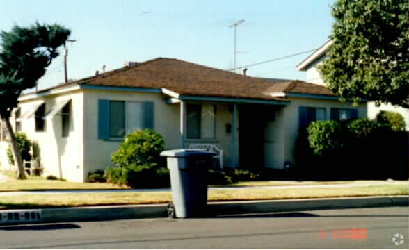 Primary Photo - 8102 Alameda St