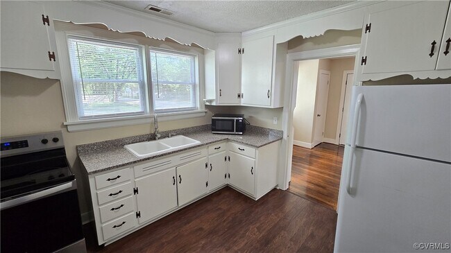 Foto del edificio - 2720 Maplewood Rd