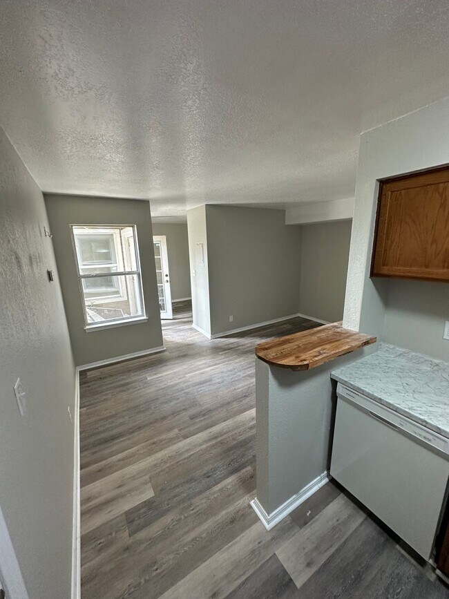 Foto del edificio - 1730 E 67th St