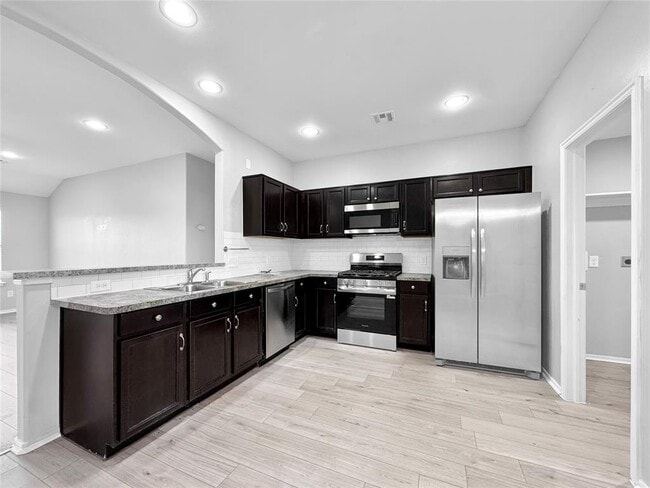 Building Photo - 2717 Sugar Pne Dr