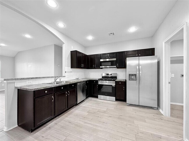 Foto del edificio - 2717 Sugar Pne Dr