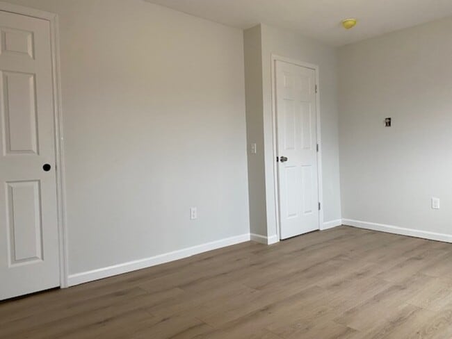 Building Photo - 960 Violet Ave
