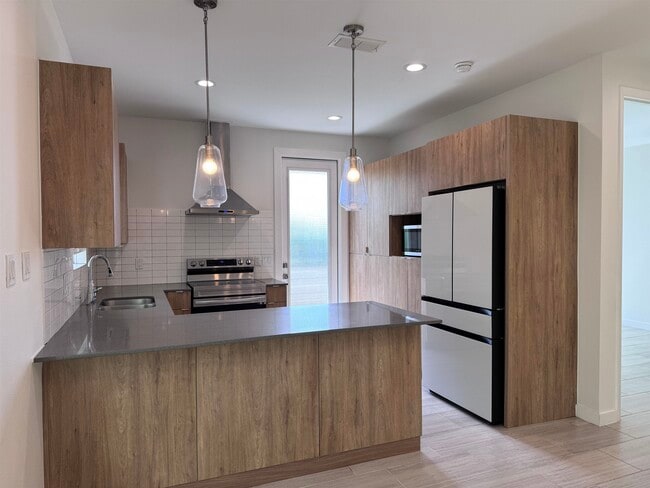 Building Photo - 417 Deer Path Lp