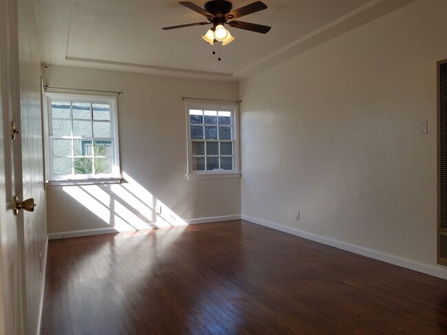 Foto del edificio - 706 1/2 North McCadden Place